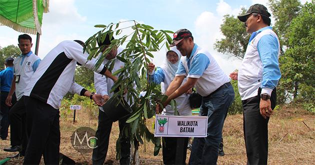 Momen Bulan Menanam, Pemprov Kepri, Pemko Batam Tanam Ribuan Pohon